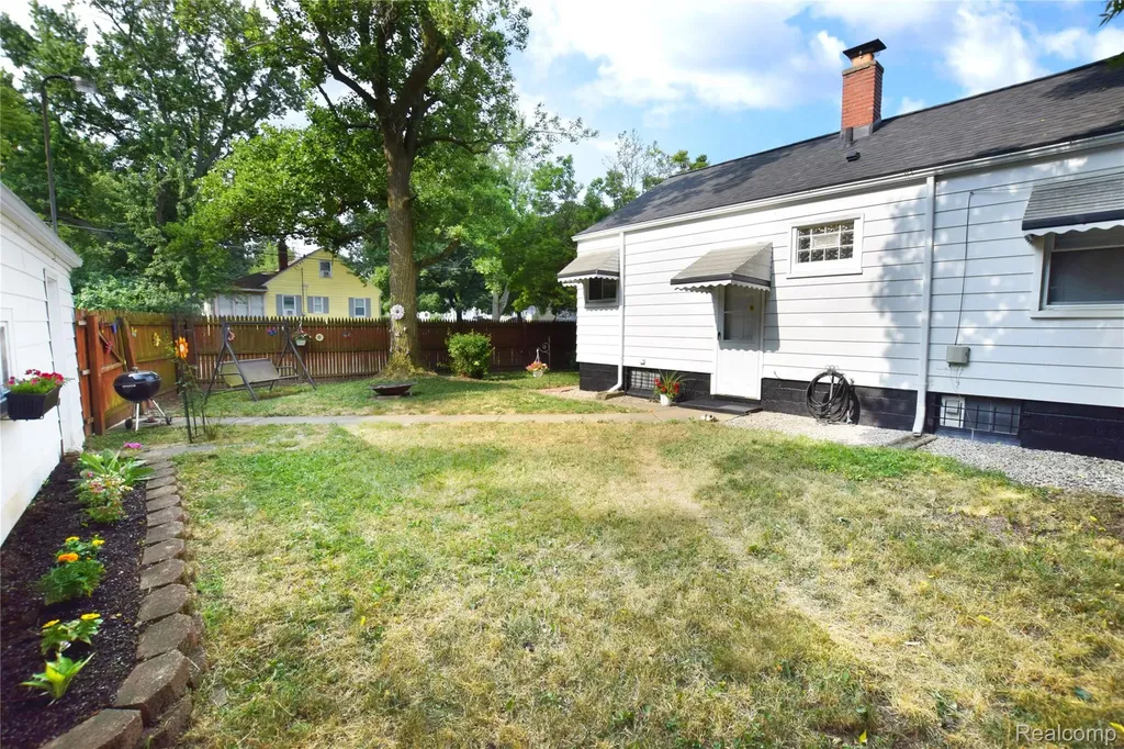 949 Barney Avenue Flint City MI 48503
