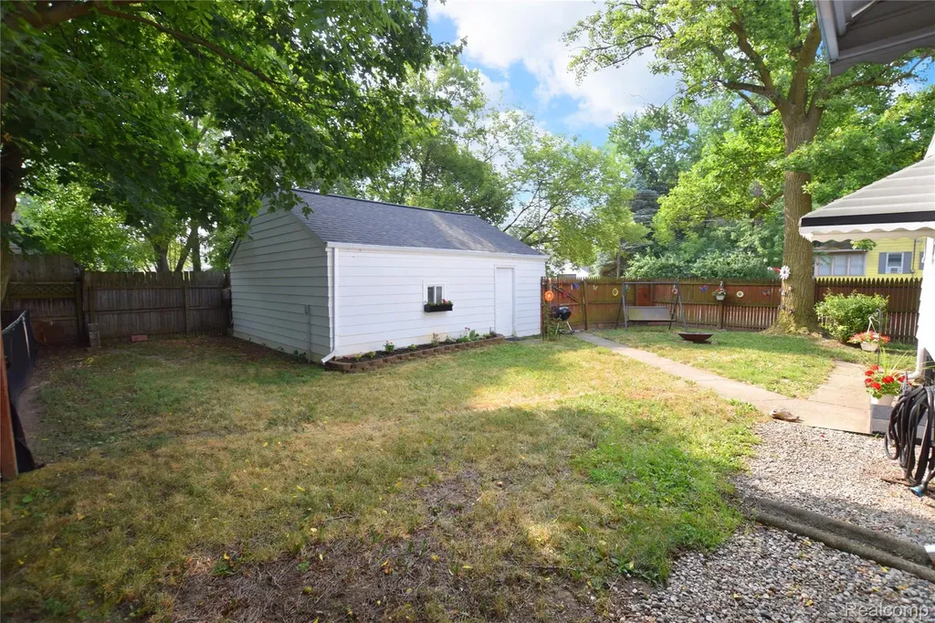 949 Barney Avenue Flint City MI 48503