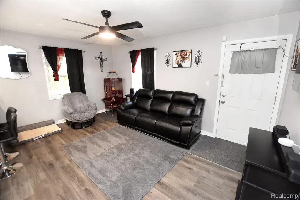949 Barney Avenue Flint City MI 48503