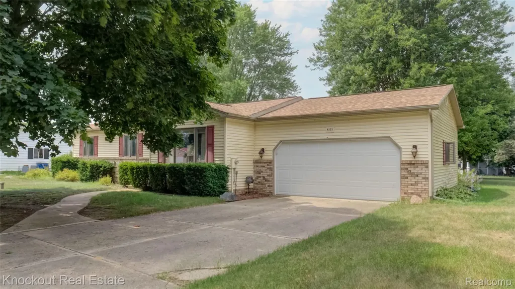 8555 Gallant Fox Trail Flushing Charter Township MI 48433