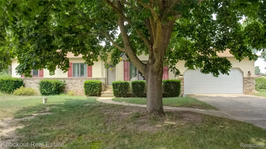 8555 Gallant Fox Trail Flushing Charter Township MI 48433