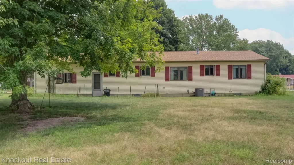 8555 Gallant Fox Trail Flushing Charter Township MI 48433