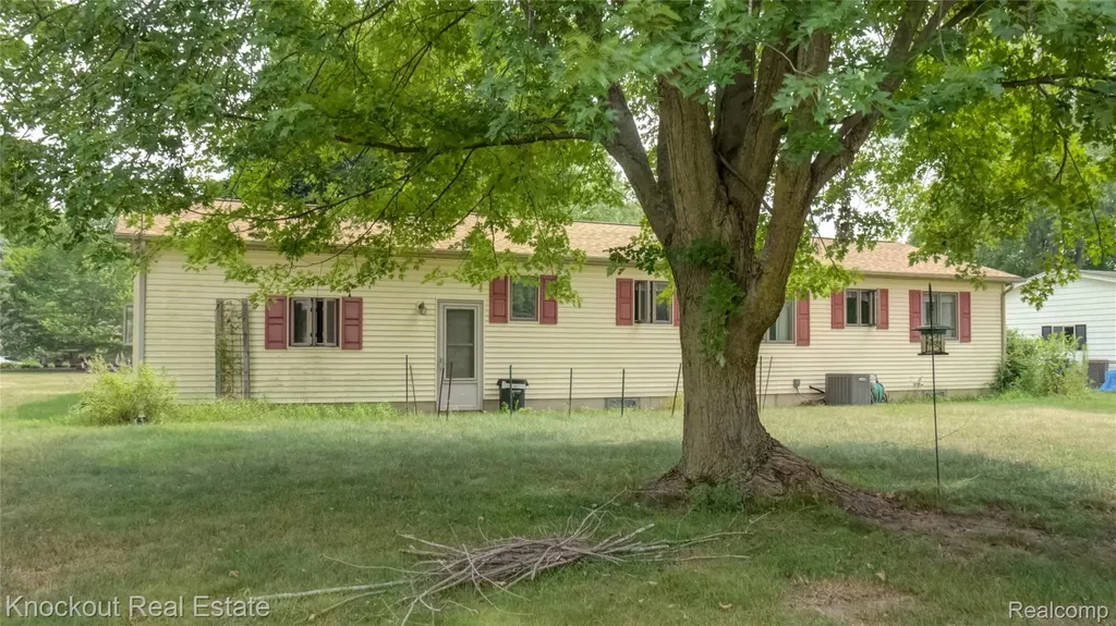 8555 Gallant Fox Trail Flushing Charter Township MI 48433