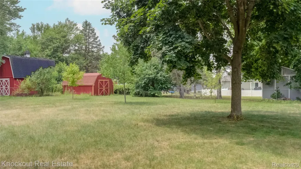 8555 Gallant Fox Trail Flushing Charter Township MI 48433