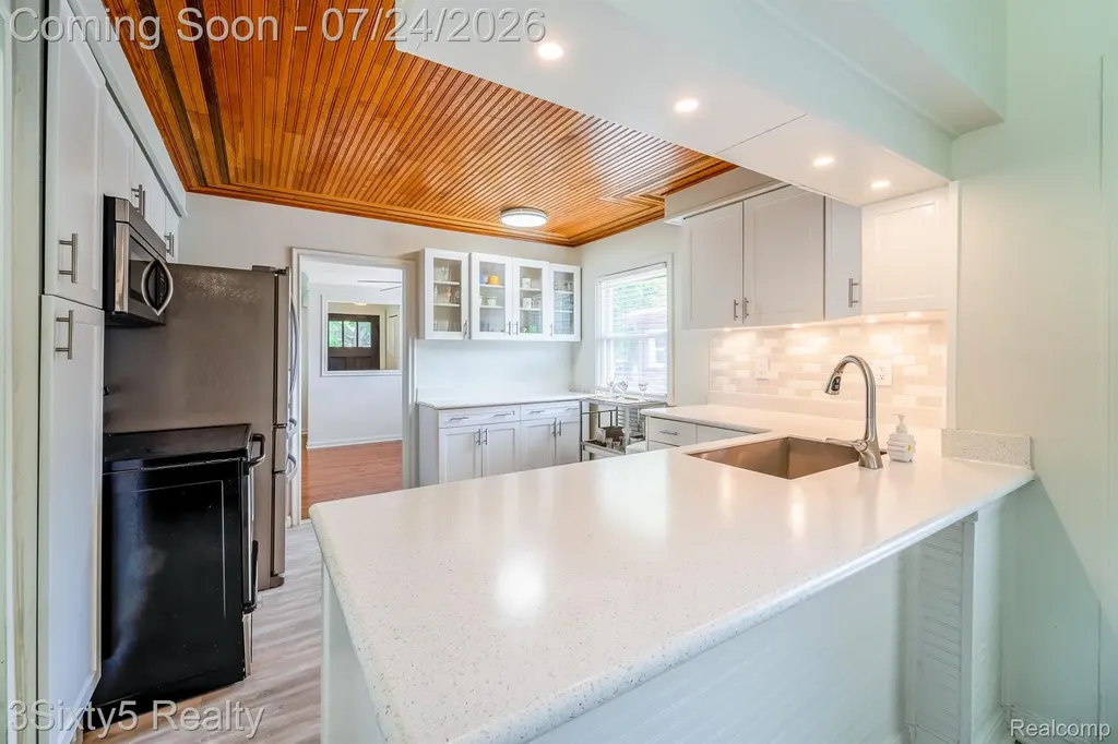 3655 S Longmeadow Road Trenton City MI 48183