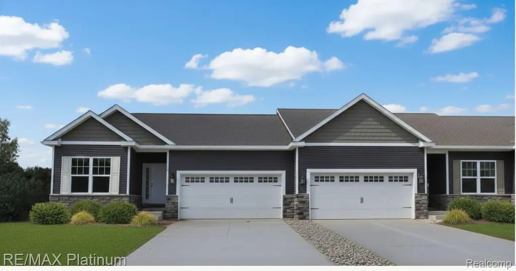 850 Oakwood Circle Fenton City MI 48430