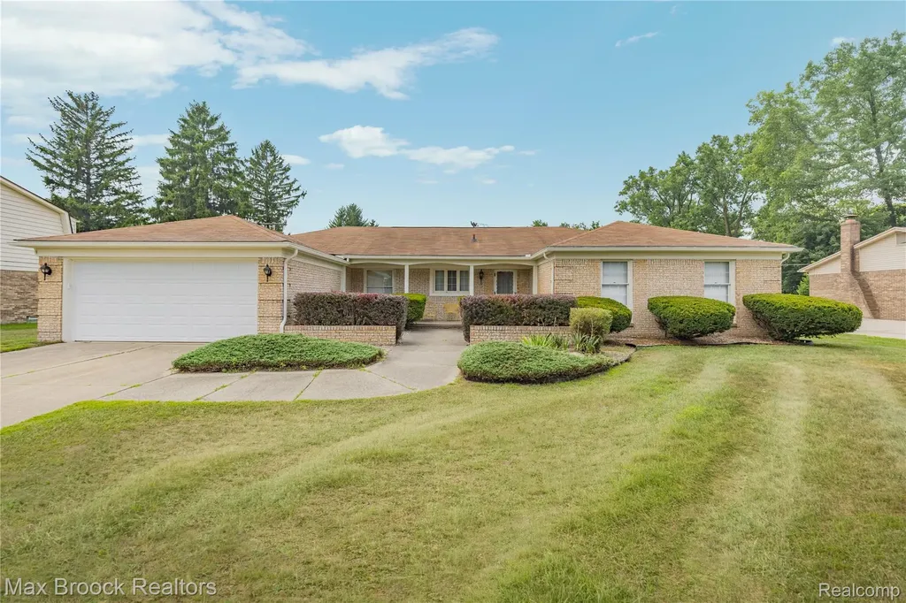 28977 Lake Park Dr. Drive Farmington Hills City MI 48331