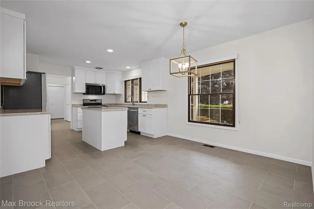 28977 Lake Park Dr. Drive Farmington Hills City MI 48331