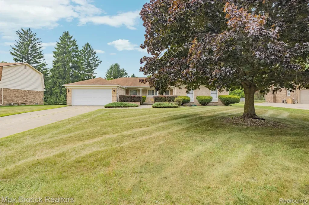 28977 Lake Park Dr. Drive Farmington Hills City MI 48331