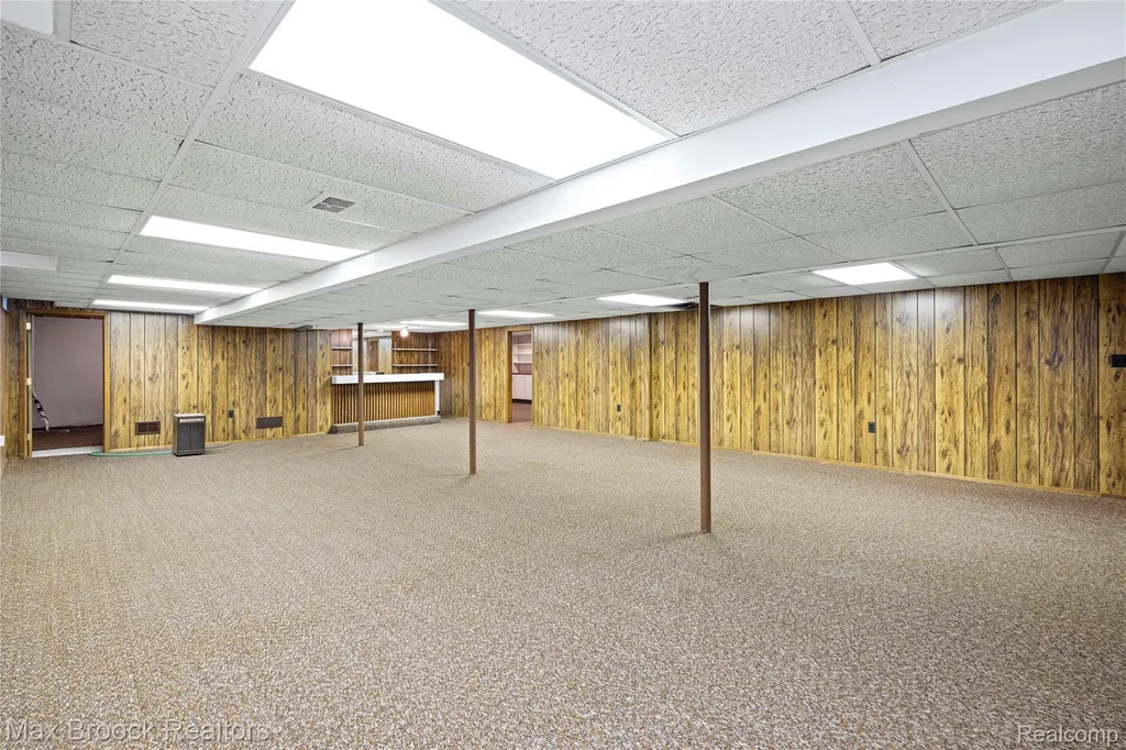 28977 Lake Park Dr. Drive Farmington Hills City MI 48331