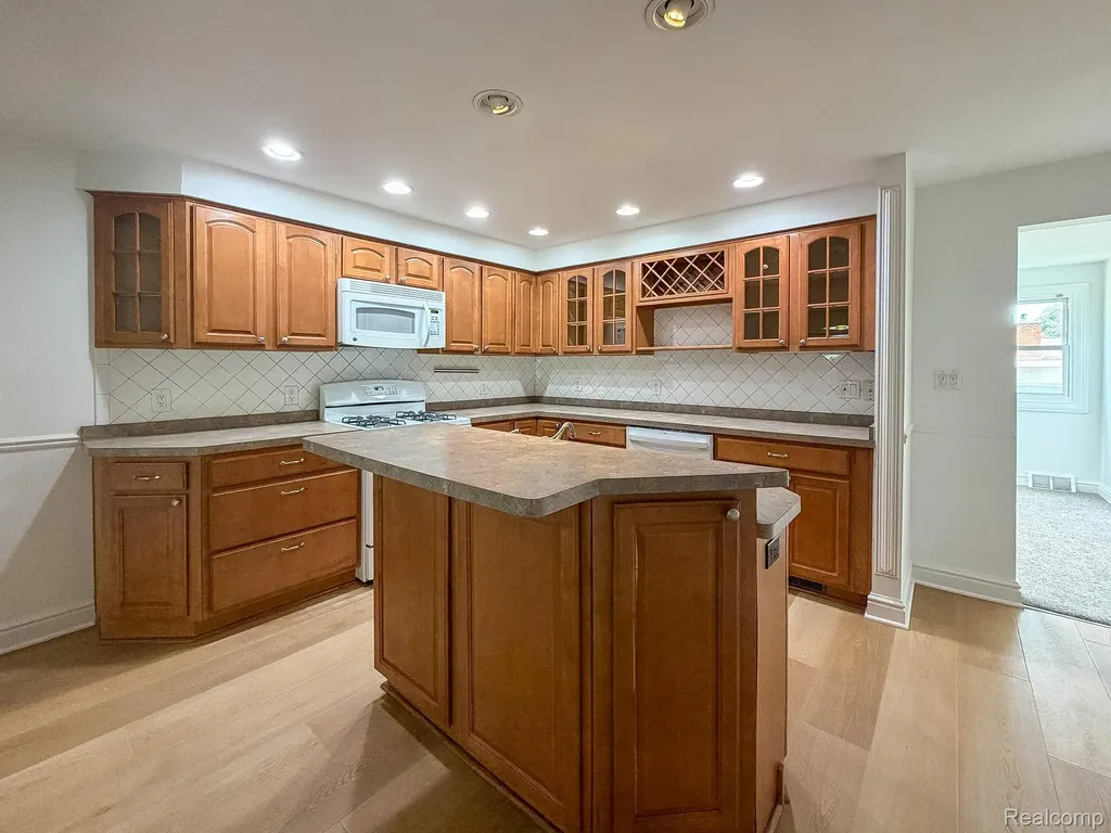 1208 Genella Street Waterford Charter Township MI 48328