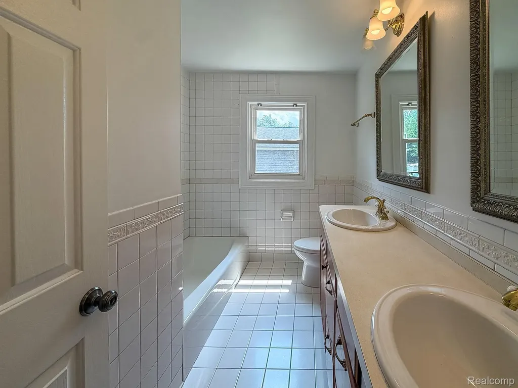 1208 Genella Street Waterford Charter Township MI 48328