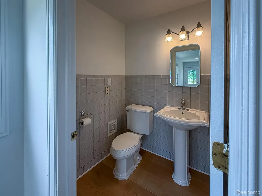 1208 Genella Street Waterford Charter Township MI 48328