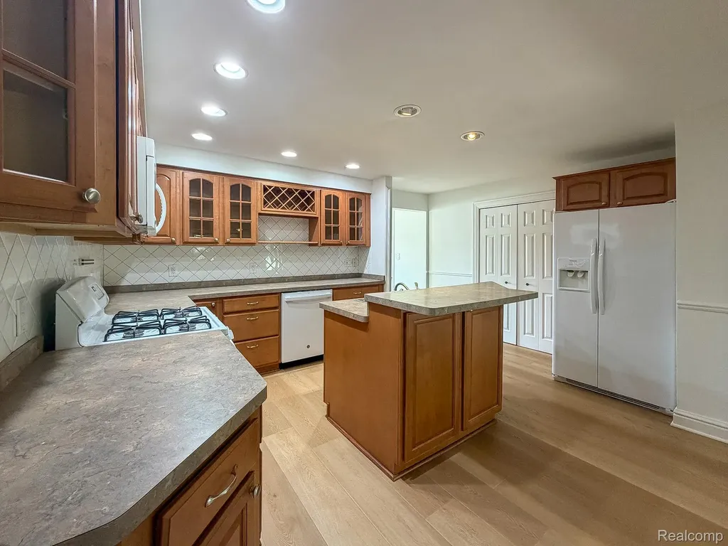 1208 Genella Street Waterford Charter Township MI 48328