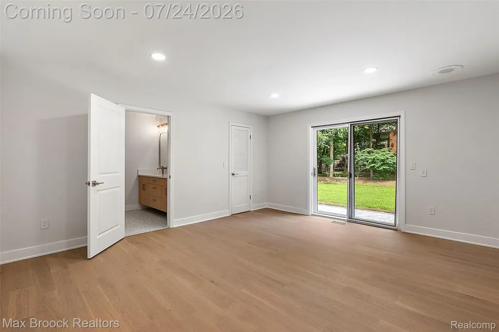 5218 Cherokee Court Troy City MI 48098