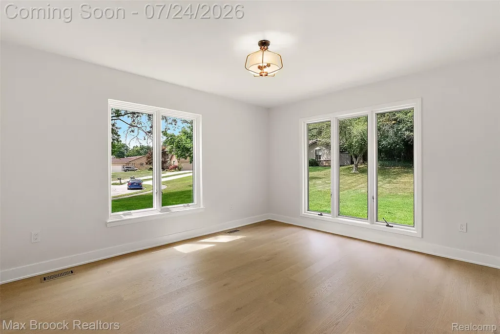 5218 Cherokee Court Troy City MI 48098