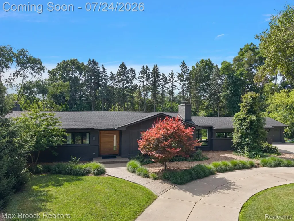 5553 Commerce Road West Bloomfield Charter Township MI 48324