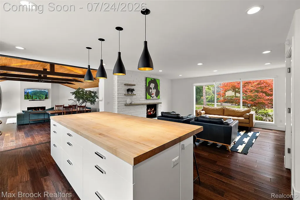 5553 Commerce Road West Bloomfield Charter Township MI 48324
