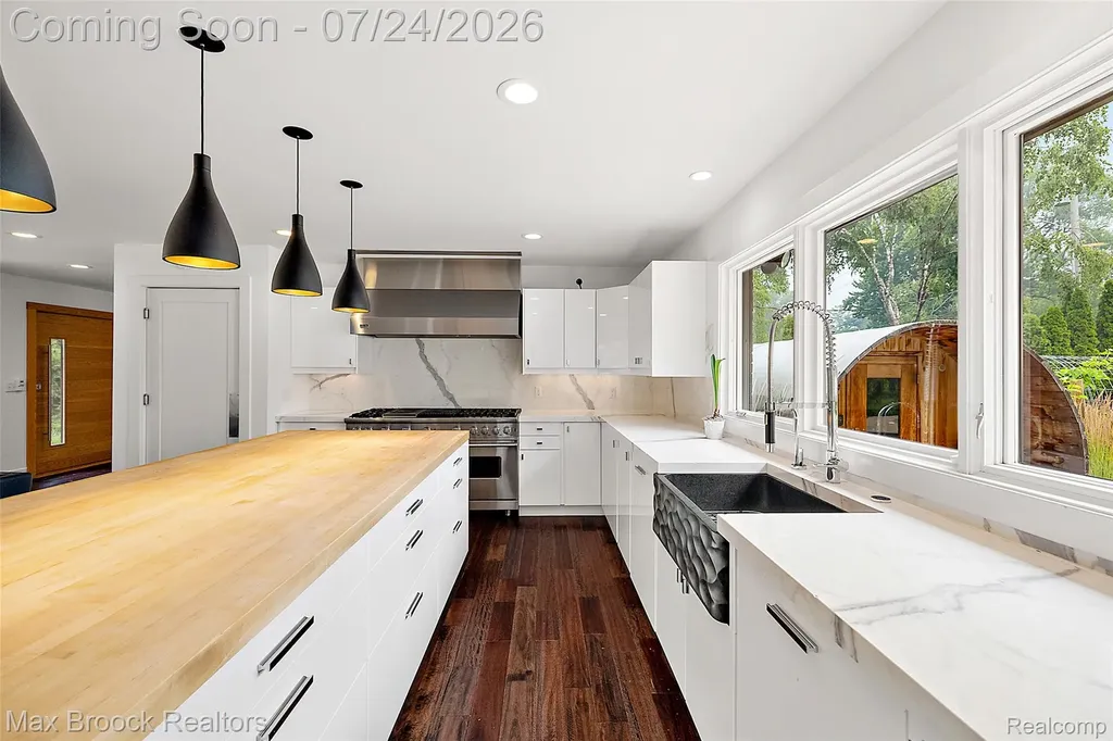 5553 Commerce Road West Bloomfield Charter Township MI 48324