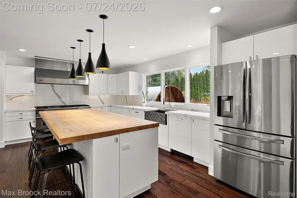 5553 Commerce Road West Bloomfield Charter Township MI 48324
