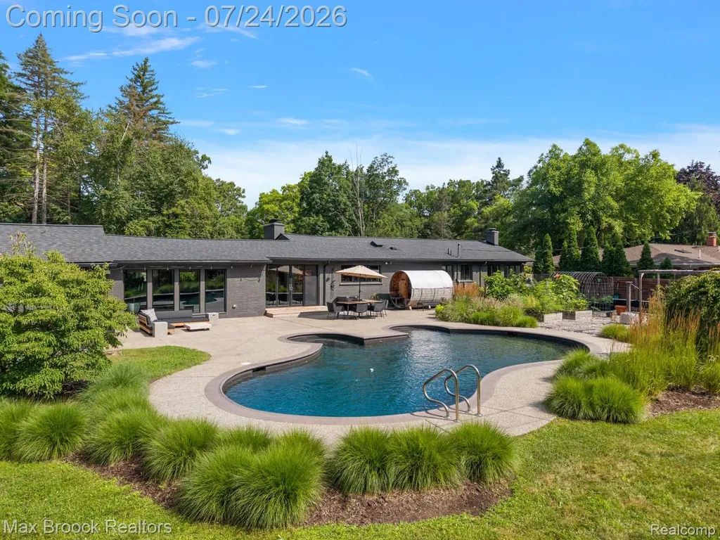 5553 Commerce Road West Bloomfield Charter Township MI 48324