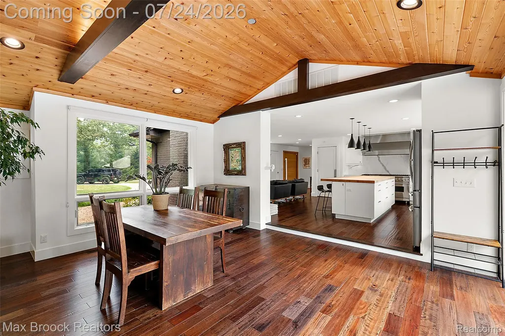 5553 Commerce Road West Bloomfield Charter Township MI 48324