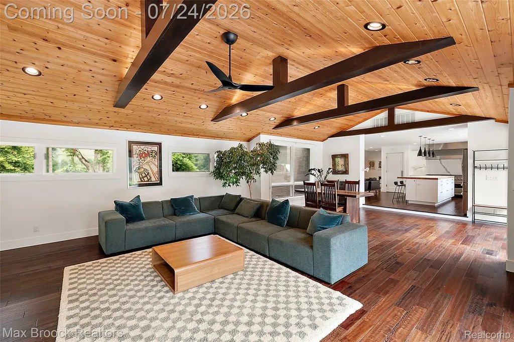 5553 Commerce Road West Bloomfield Charter Township MI 48324