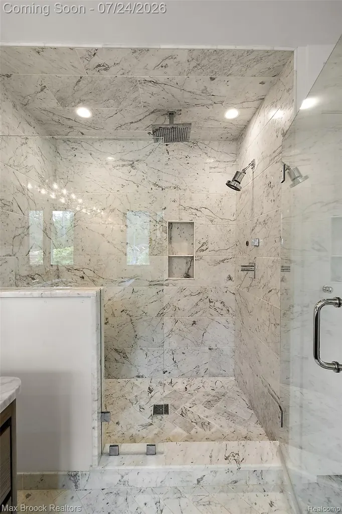 5553 Commerce Road West Bloomfield Charter Township MI 48324