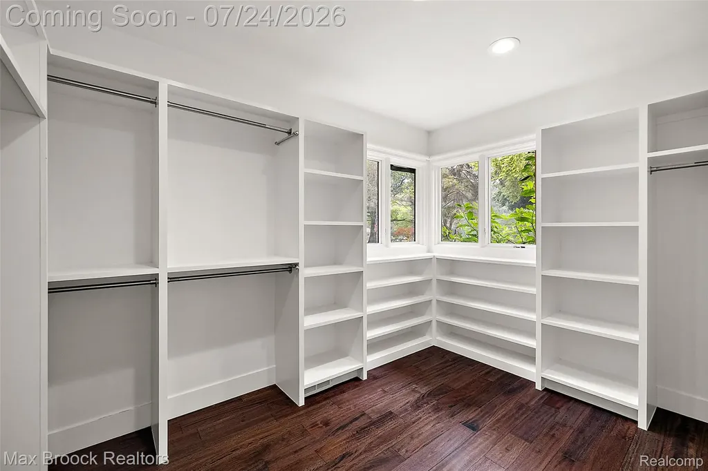 5553 Commerce Road West Bloomfield Charter Township MI 48324