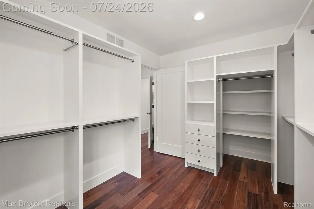 5553 Commerce Road West Bloomfield Charter Township MI 48324