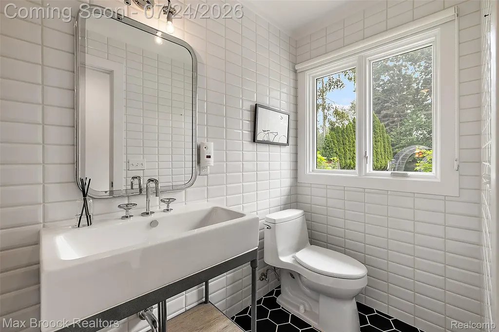 5553 Commerce Road West Bloomfield Charter Township MI 48324