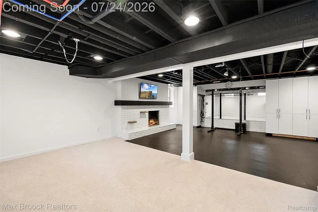 5553 Commerce Road West Bloomfield Charter Township MI 48324
