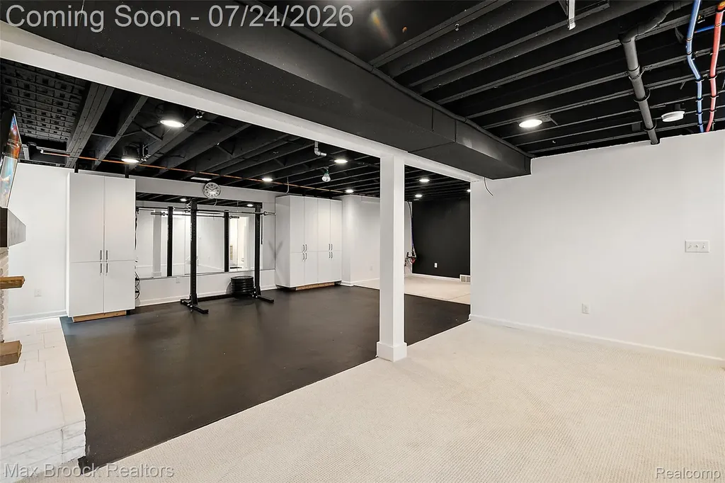 5553 Commerce Road West Bloomfield Charter Township MI 48324