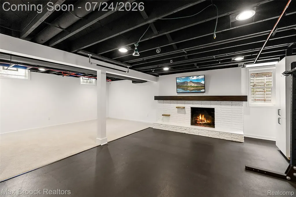 5553 Commerce Road West Bloomfield Charter Township MI 48324