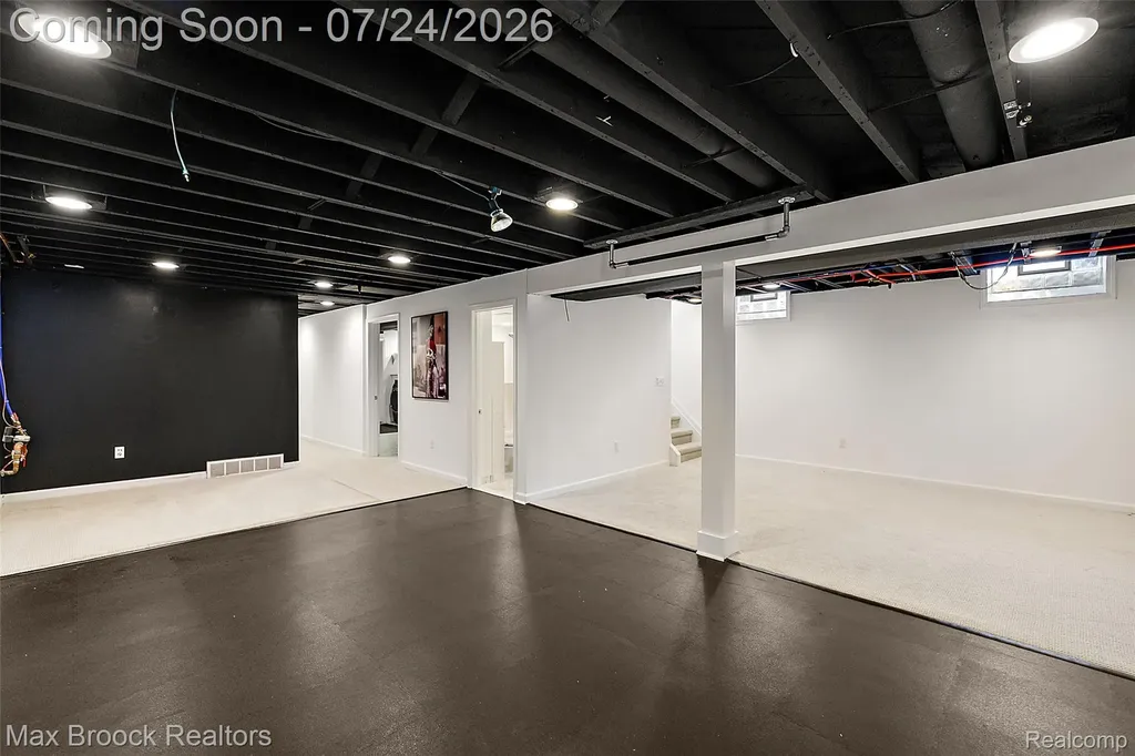 5553 Commerce Road West Bloomfield Charter Township MI 48324