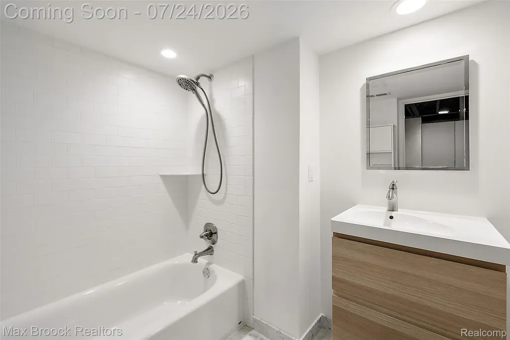 5553 Commerce Road West Bloomfield Charter Township MI 48324