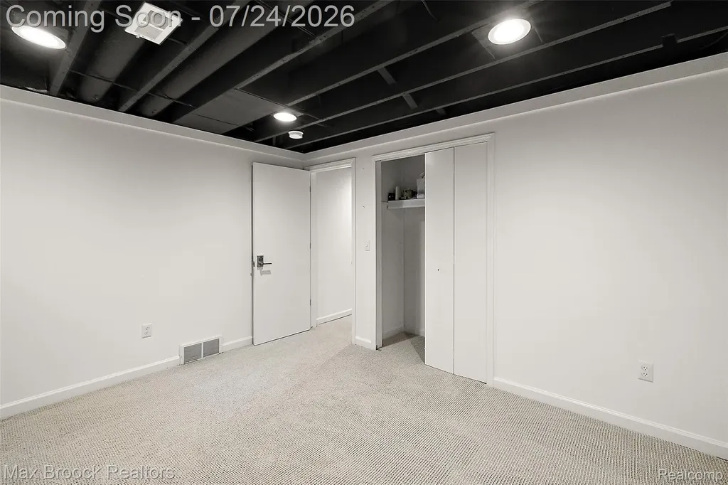 5553 Commerce Road West Bloomfield Charter Township MI 48324