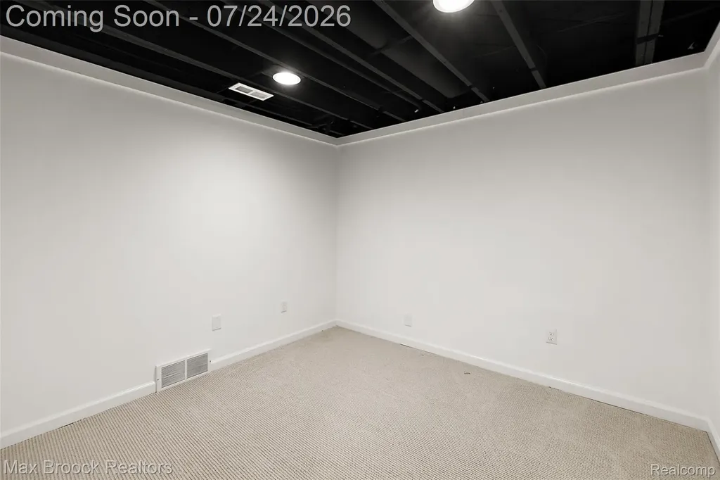 5553 Commerce Road West Bloomfield Charter Township MI 48324