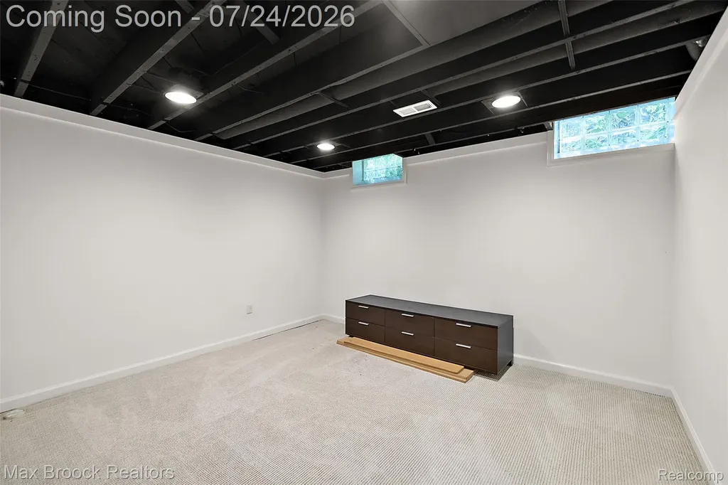5553 Commerce Road West Bloomfield Charter Township MI 48324