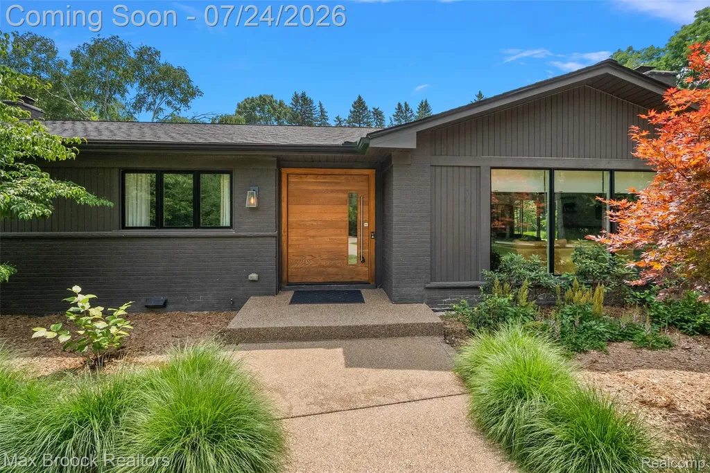 5553 Commerce Road West Bloomfield Charter Township MI 48324