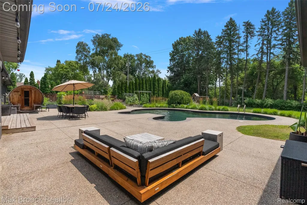 5553 Commerce Road West Bloomfield Charter Township MI 48324