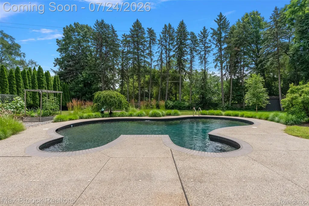 5553 Commerce Road West Bloomfield Charter Township MI 48324