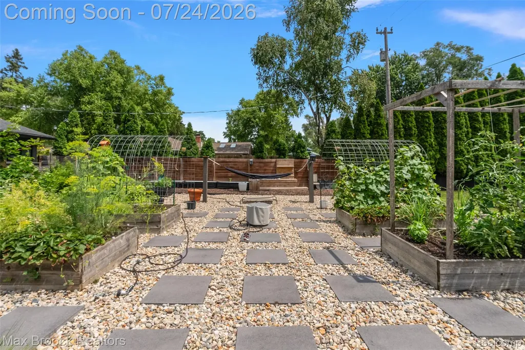 5553 Commerce Road West Bloomfield Charter Township MI 48324