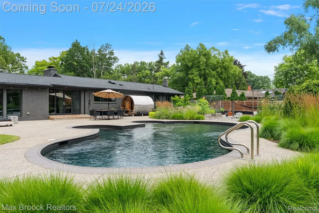 5553 Commerce Road West Bloomfield Charter Township MI 48324