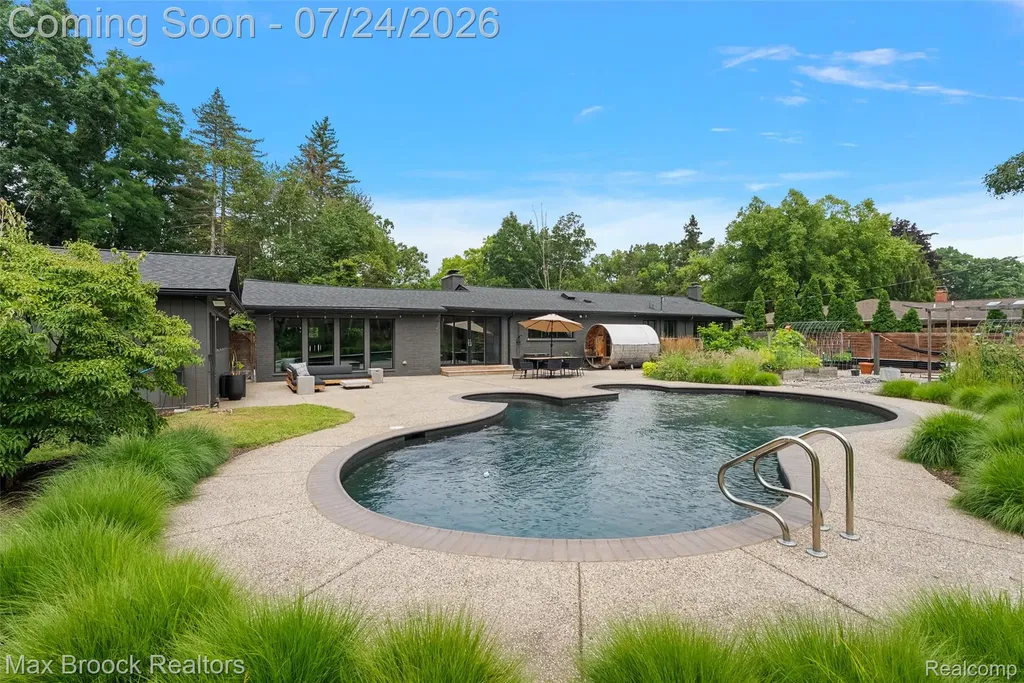 5553 Commerce Road West Bloomfield Charter Township MI 48324