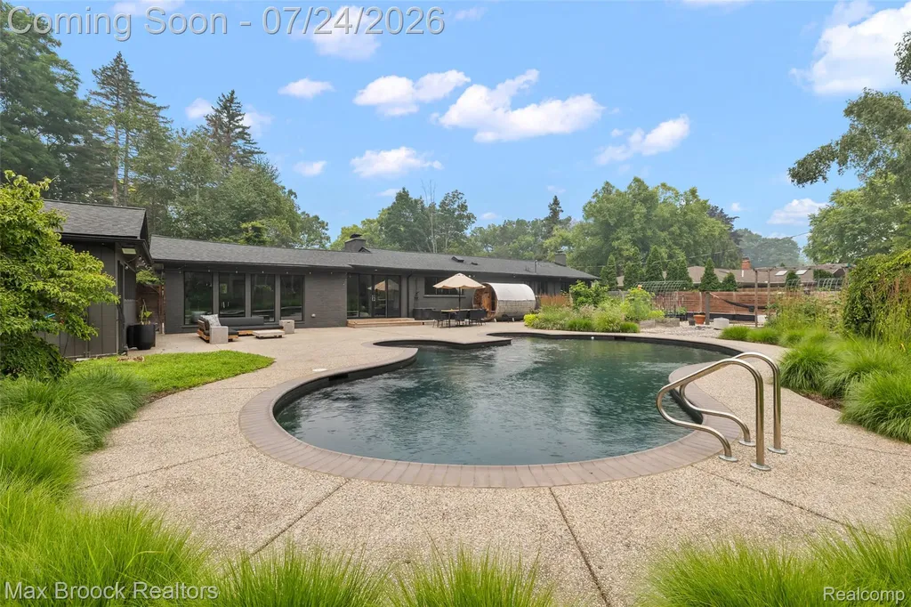 5553 Commerce Road West Bloomfield Charter Township MI 48324