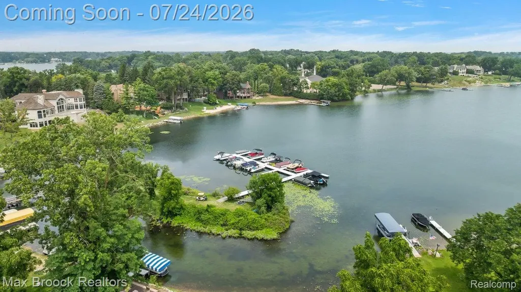 5553 Commerce Road West Bloomfield Charter Township MI 48324