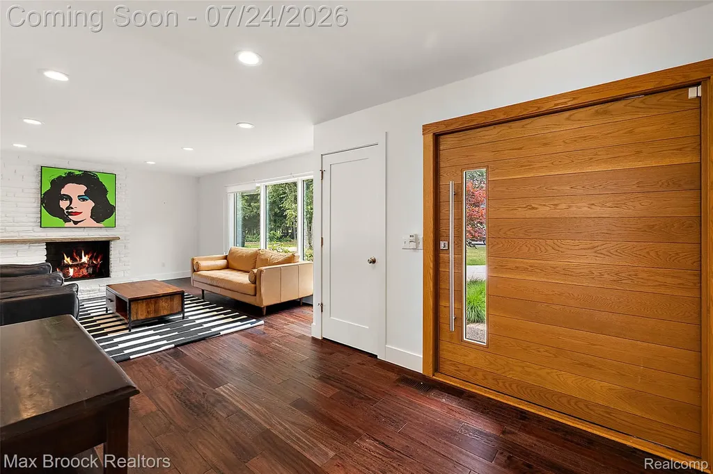 5553 Commerce Road West Bloomfield Charter Township MI 48324