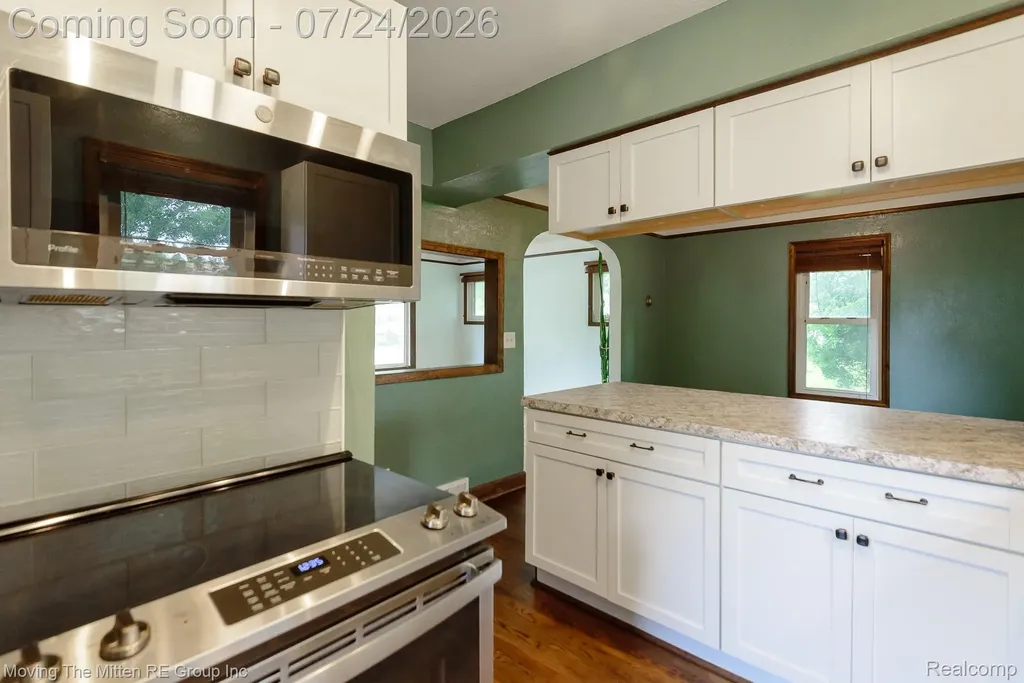 2037 Vivian Road Frenchtown Township MI 48162