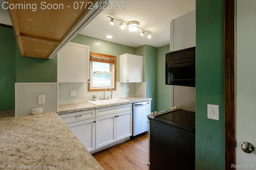 2037 Vivian Road Frenchtown Township MI 48162